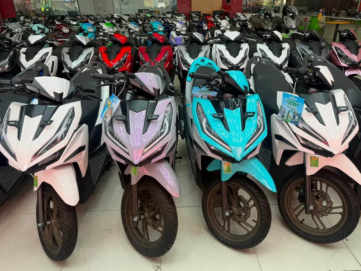 Dàn Honda Vario nhiều màu tại showroom Luân Thành Công Thuận An Bình Dương
