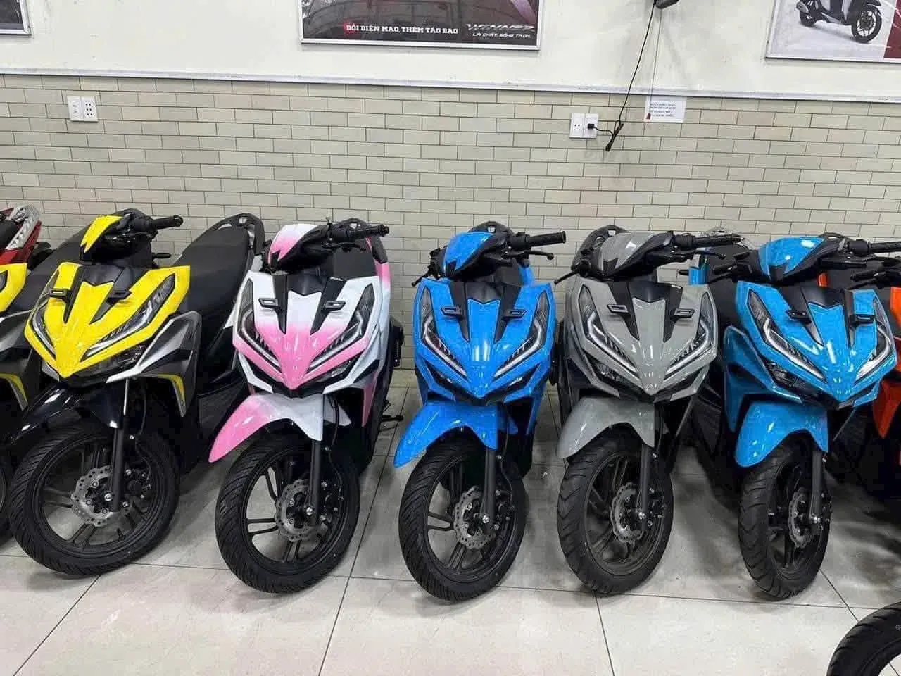 Xe Honda Vario nhiều màu sẵn sàng cho khách đặt qua Zalo tại Luân Thành Công
