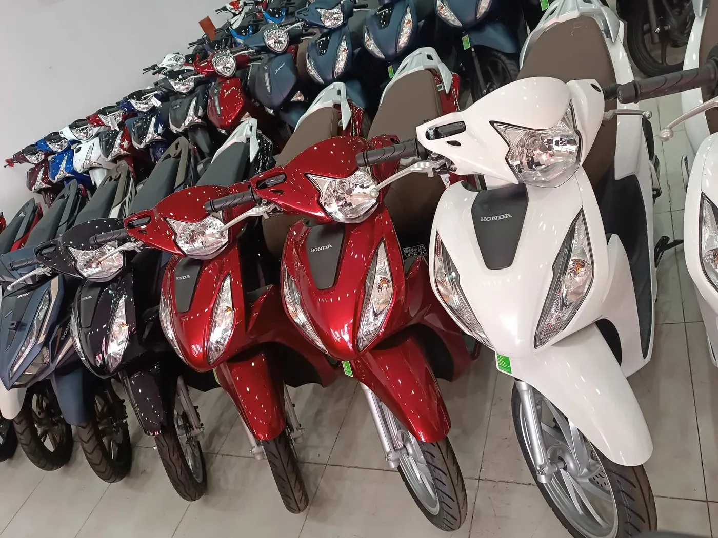 Dàn Honda Vision, Lead tại showroom CN1 Thuận An — Luân Thành Công Bình Dương