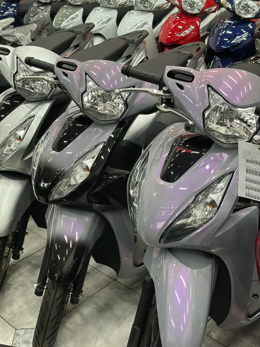 Dàn Honda Vision màu tím xám tại showroom Luân Thành Công Thủ Khoa Huân