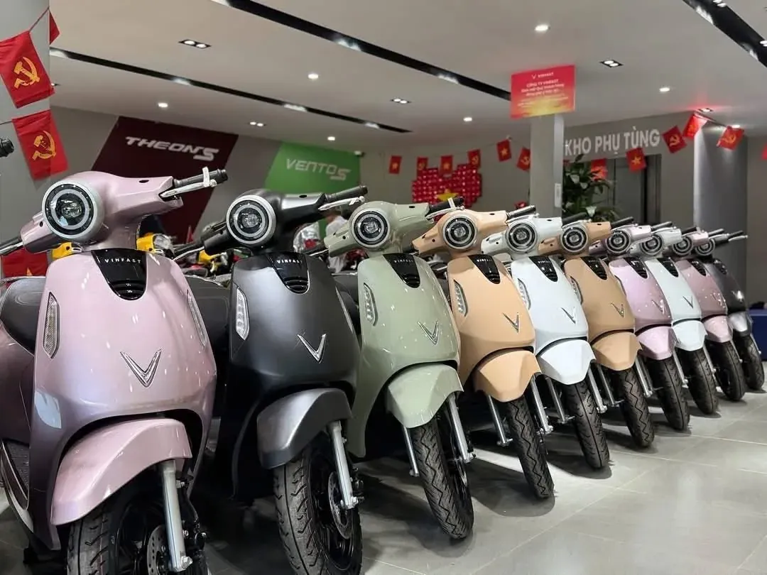 Dàn VinFast Evo Grand Lite nhiều màu tại showroom Luân Thành Công Bình Dương