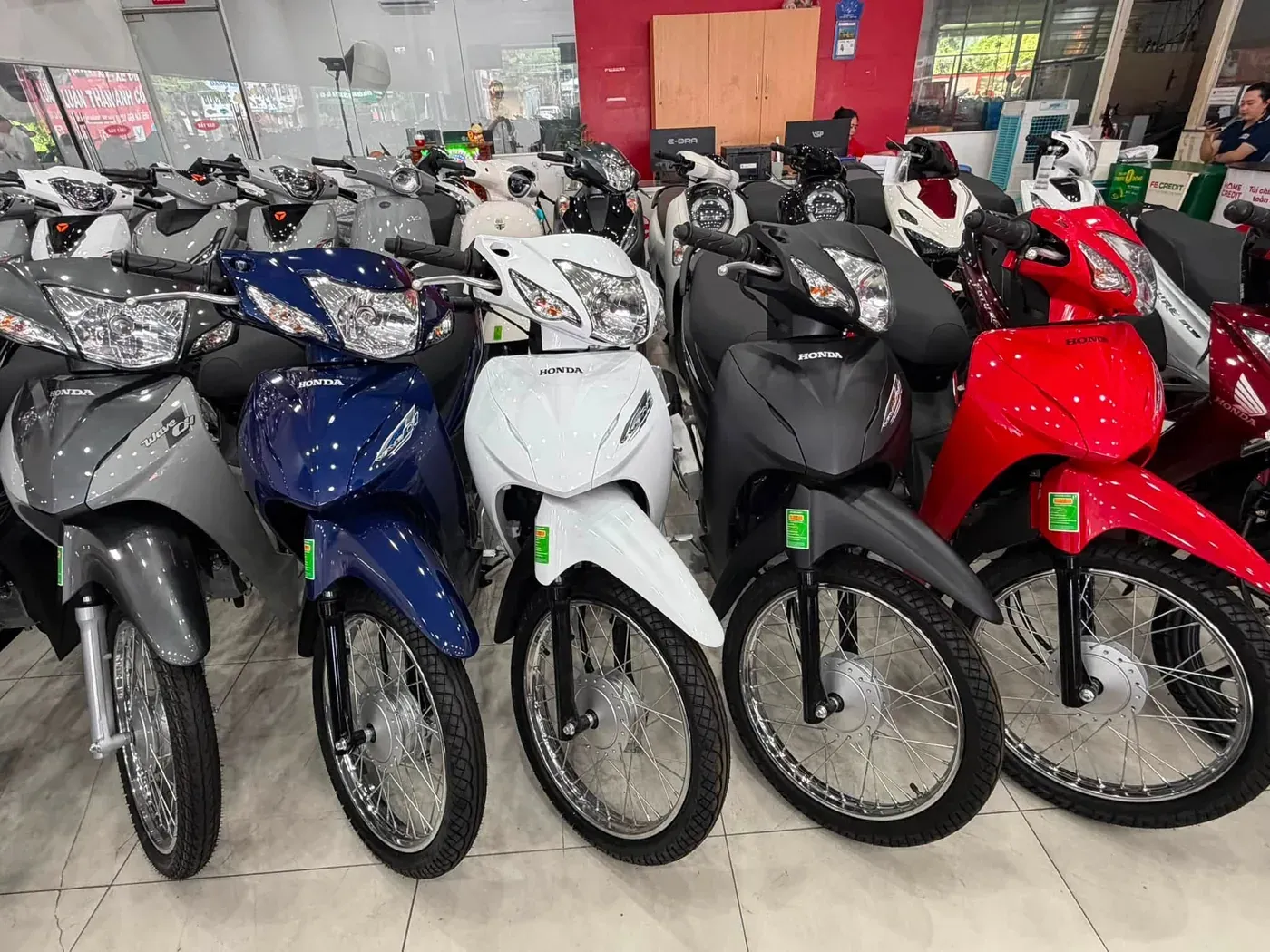 Dàn xe số Honda tại showroom Luân Thành Công Thuận Giao Thuận An