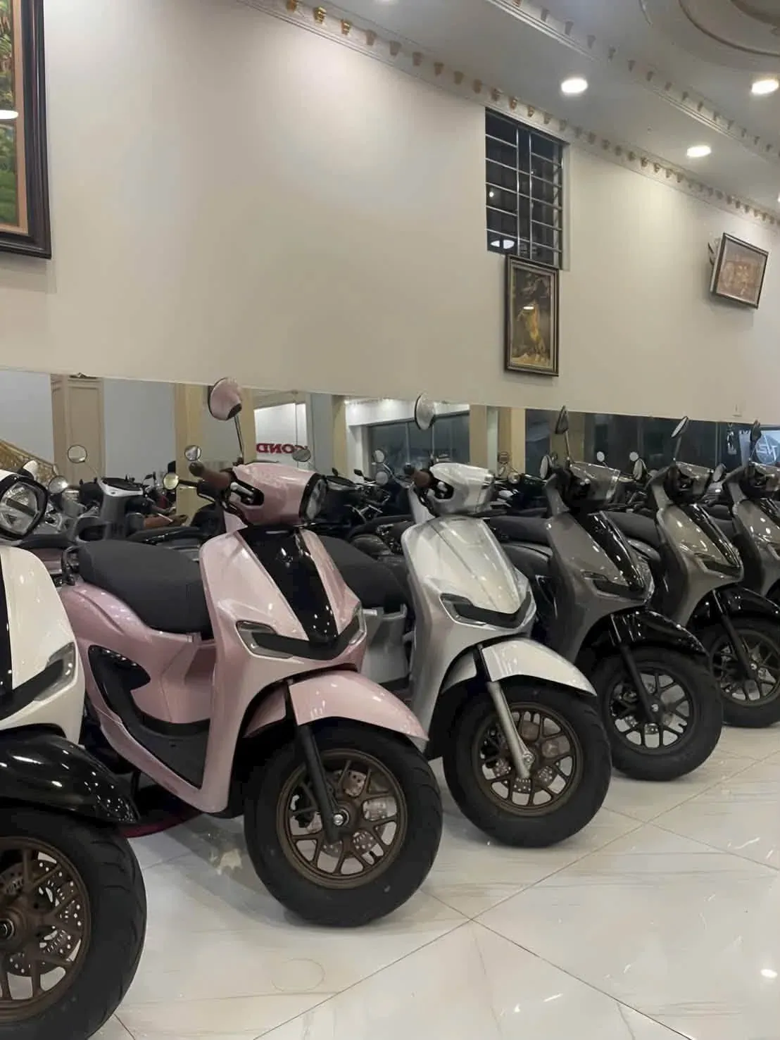 Dàn xe tay ga Honda tại showroom Luân Thành Công Bình Dương