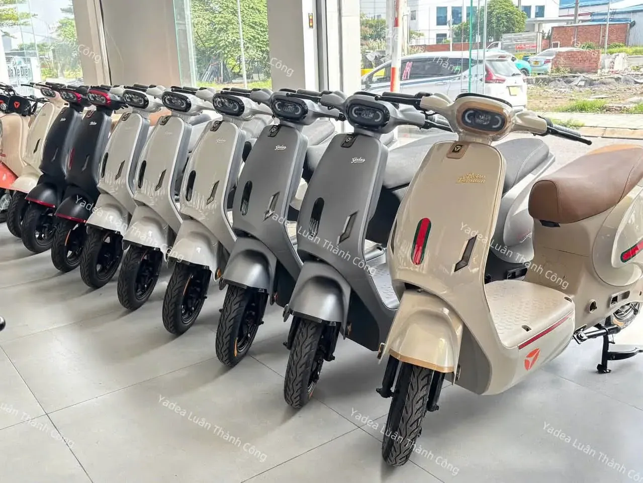 Dàn xe điện Yadea iCandy nhiều màu tại showroom Luân Thành Công Thuận Giao Thuận An