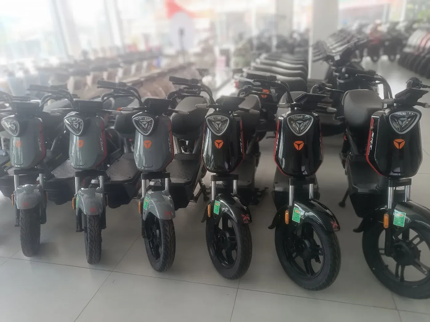Hàng xe đạp điện Yadea tại showroom Luân Thành Công Bình Dương