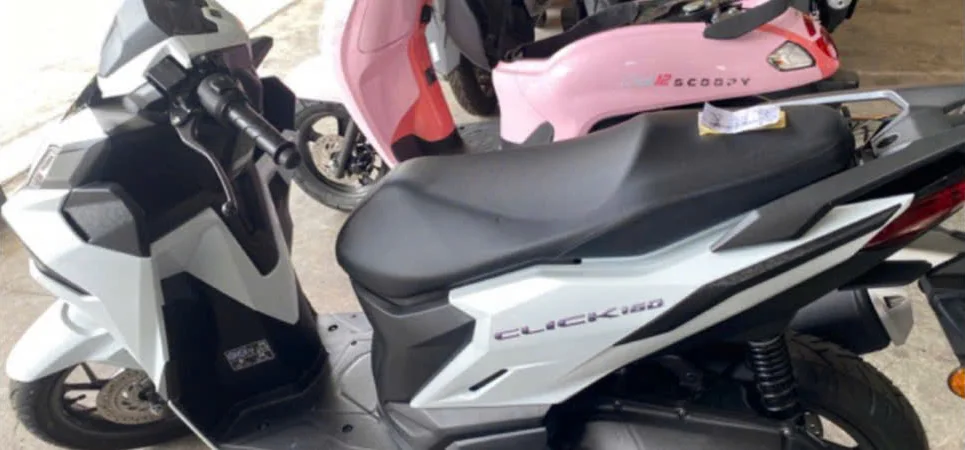 Honda Click 160 Thái 2026 màu trắng tại showroom Luân Thành Công Bình Dương