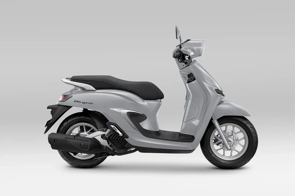 Honda Stylo 160 2026 Glam Grey nhìn ngang toàn thân tại Luân Thành Công Thuận An Bình Dương