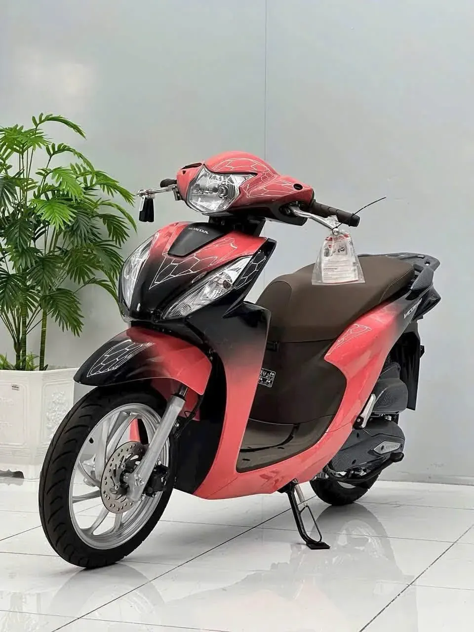 Honda Vision lên màu cam đen tại Luân Thành Công Bình Dương