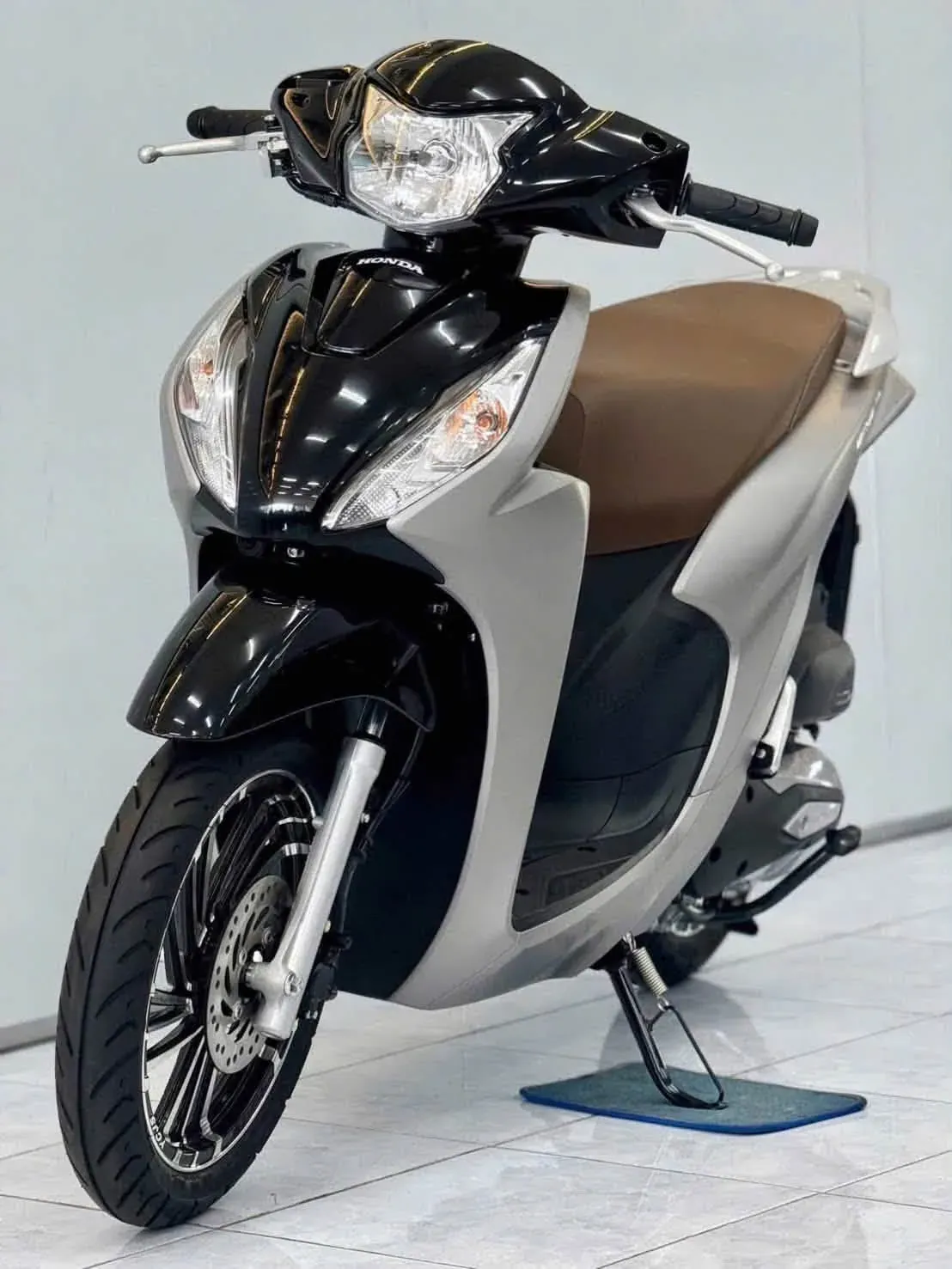 Honda Vision màu đen kem mua trả góp không trả trước tại Luân Thành Công Thuận An Bình Dương