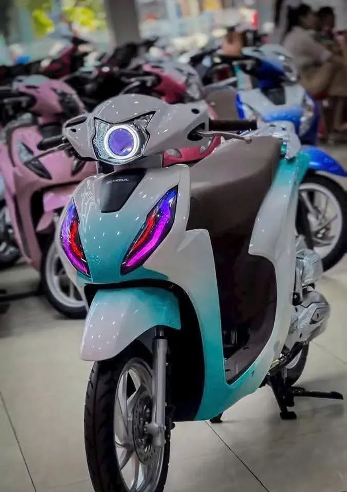 Honda Vision xanh ngọc gắn LED theo yêu cầu tại showroom Luân Thành Công 22/12