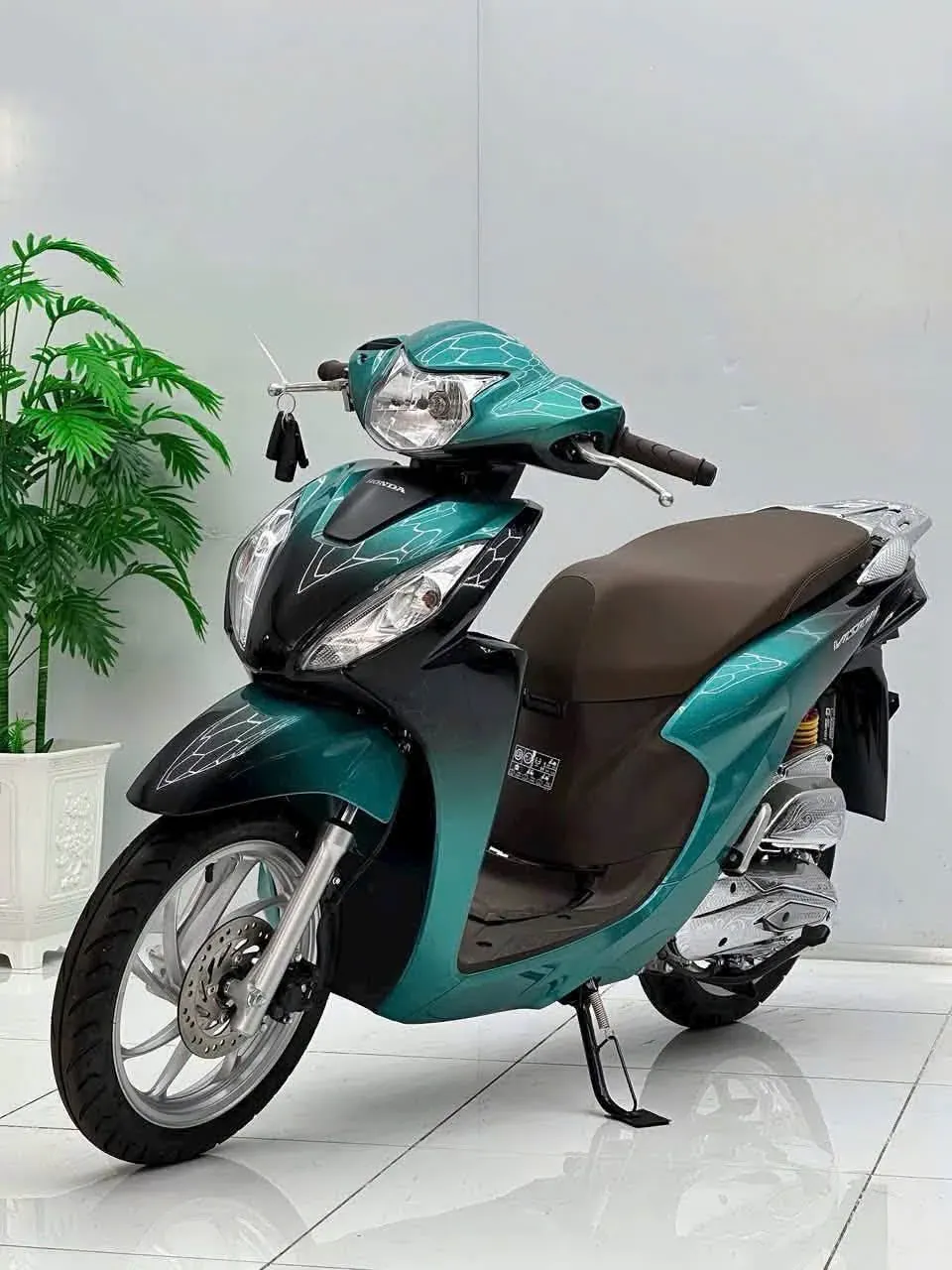 Honda Vision lên màu xanh rêu tại showroom Luân Thành Công Thuận An