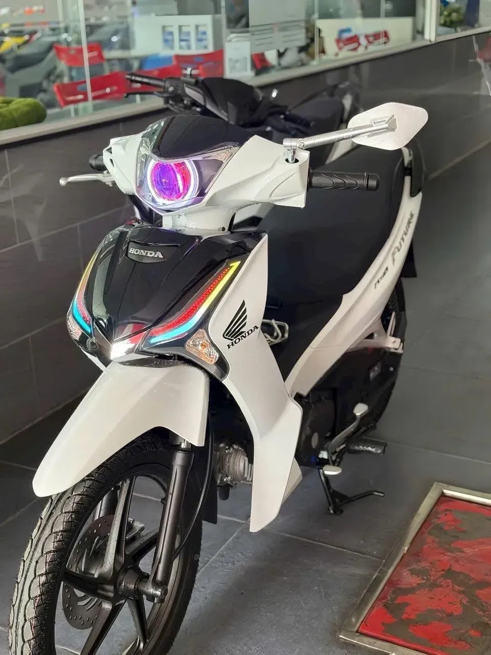 Honda Wave RSX trắng đen gắn LED tại Luân Thành Công Bình Dương
