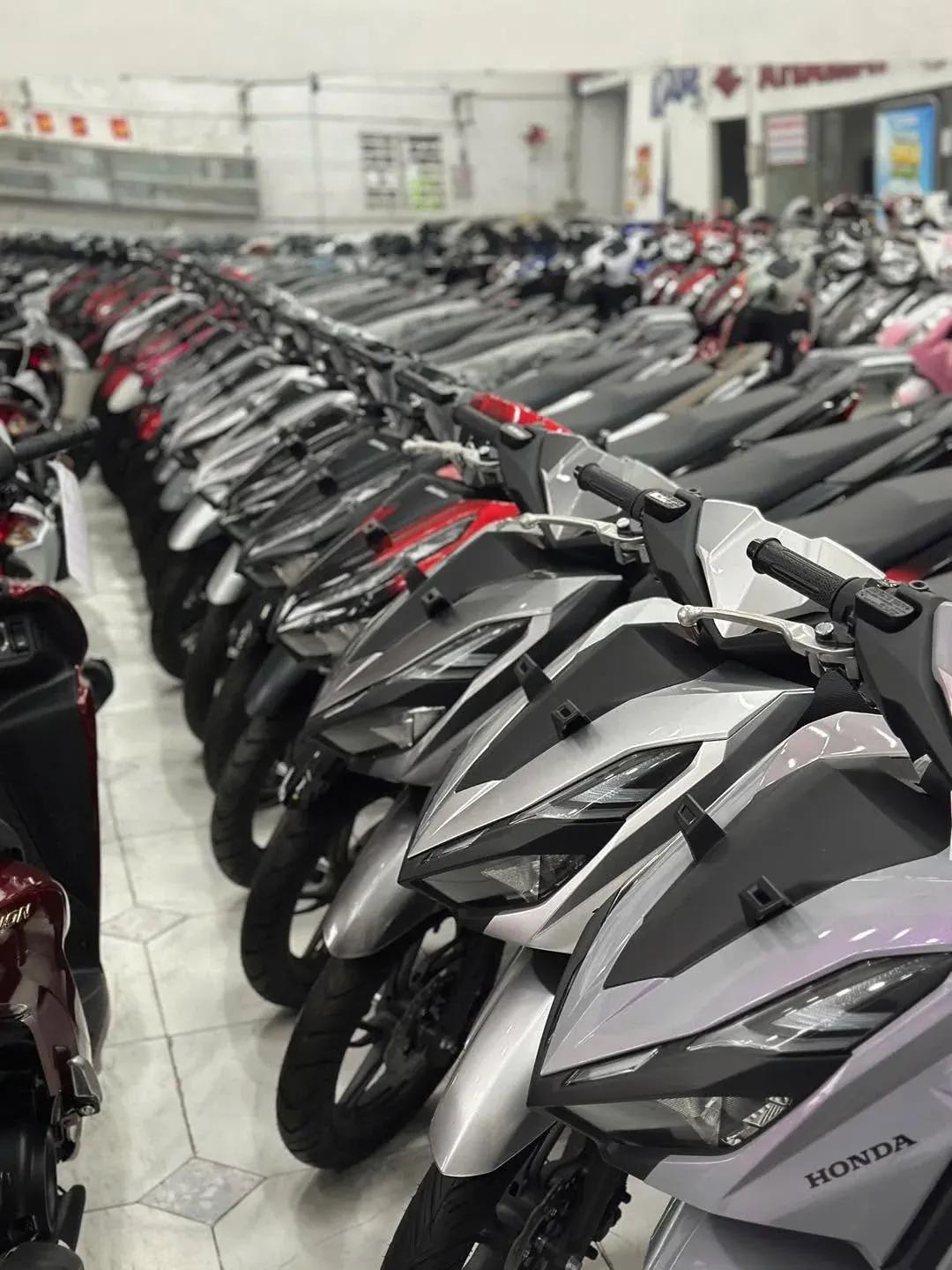 Kho xe máy Honda tại showroom Luân Thành Công Thuận An Bình Dương