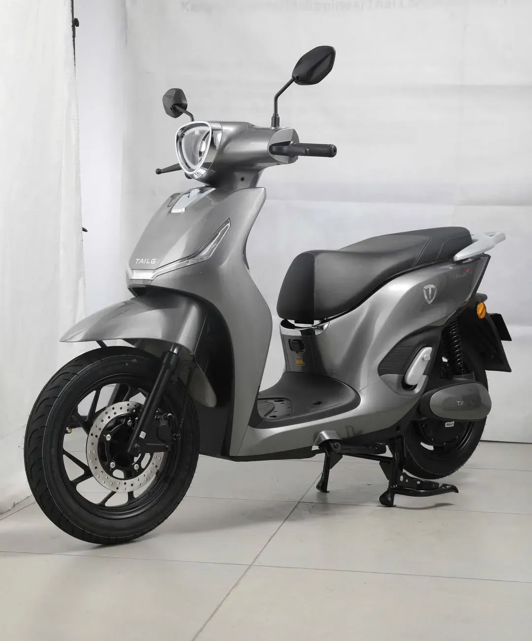 Tailg T61L màu xám toàn thân tại showroom Luân Thành Công Bình Dương