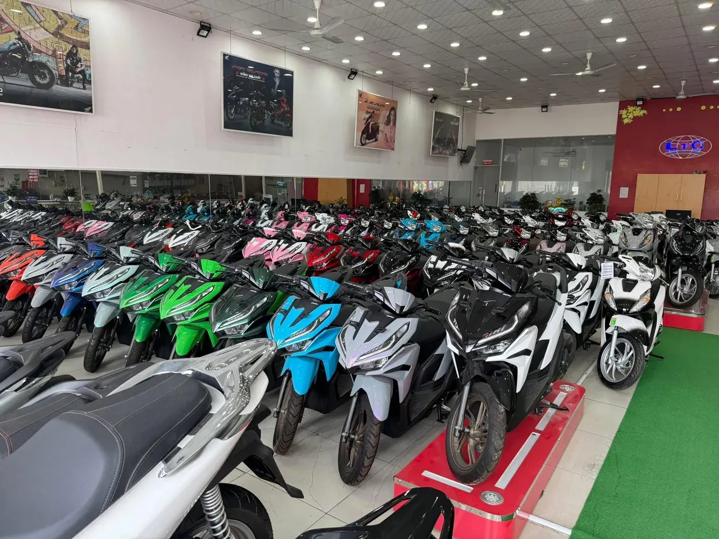 Toàn cảnh showroom xe máy trả góp Luân Thành Công tại Thuận An Bình Dương