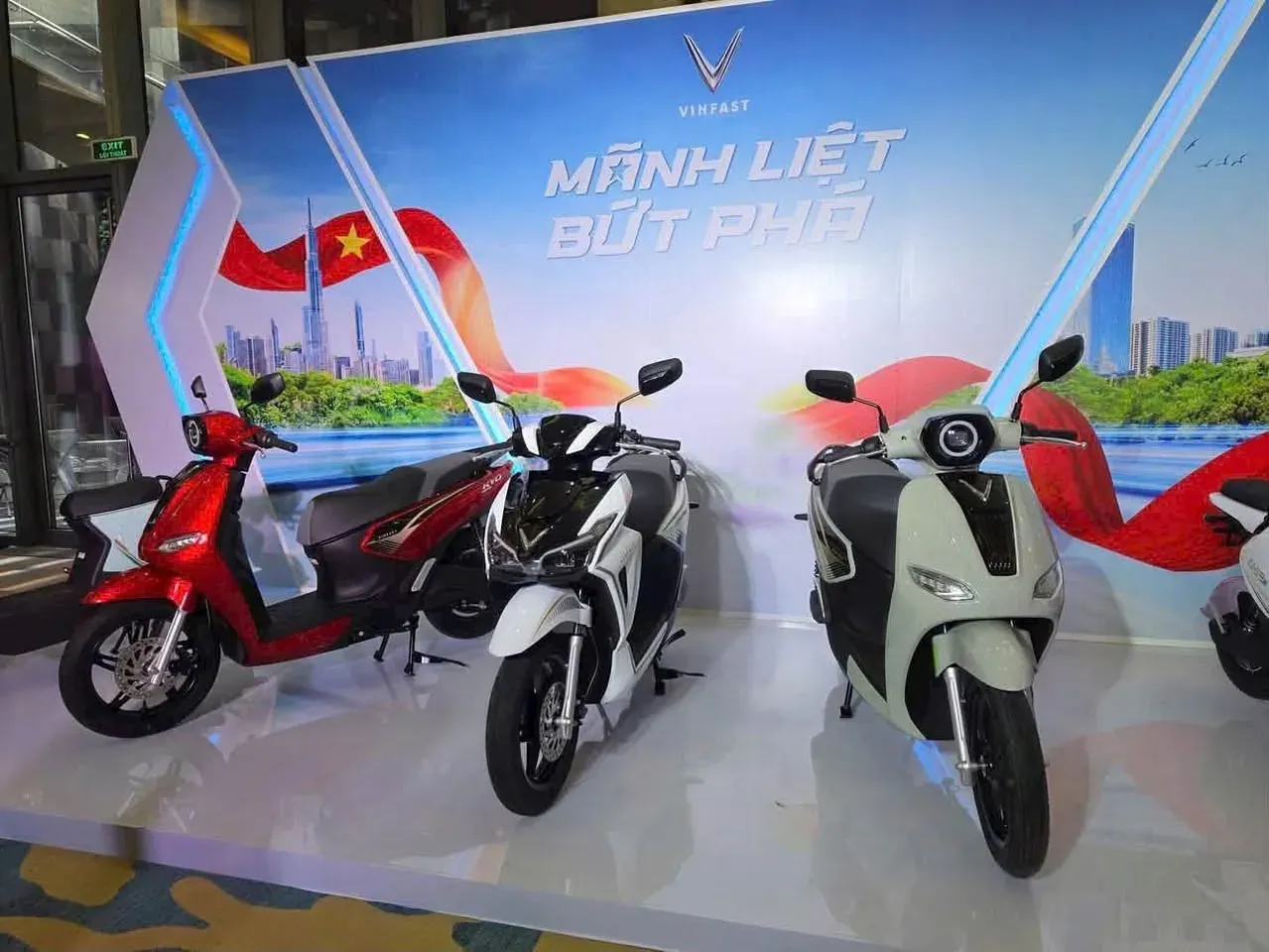 Khu trưng bày ra mắt VinFast Kinet và Kyo — Luân Thành Công Bình Dương