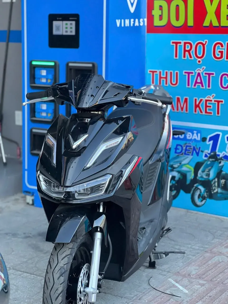 VinFast Viper xám tại showroom Luân Thành Công Thuận An Bình Dương