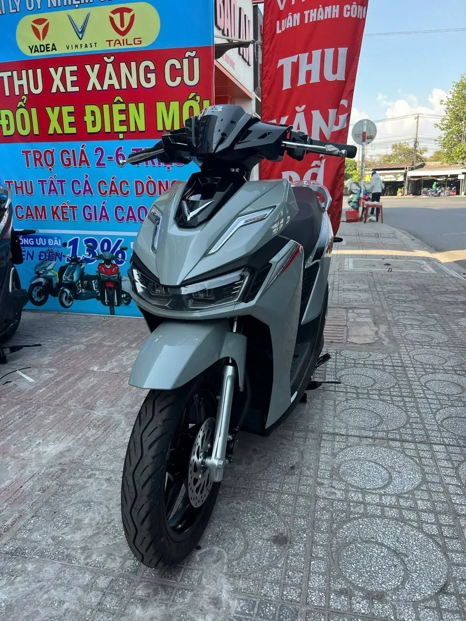 VinFast Viper xám xanh toàn thân tại Luân Thành Công Thuận An Bình Dương